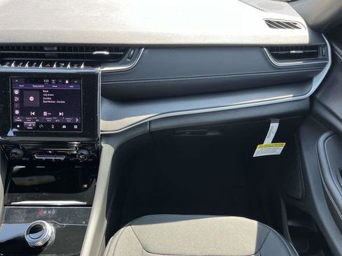 New 2025 Jeep Grand Cherokee L Laredo image 16