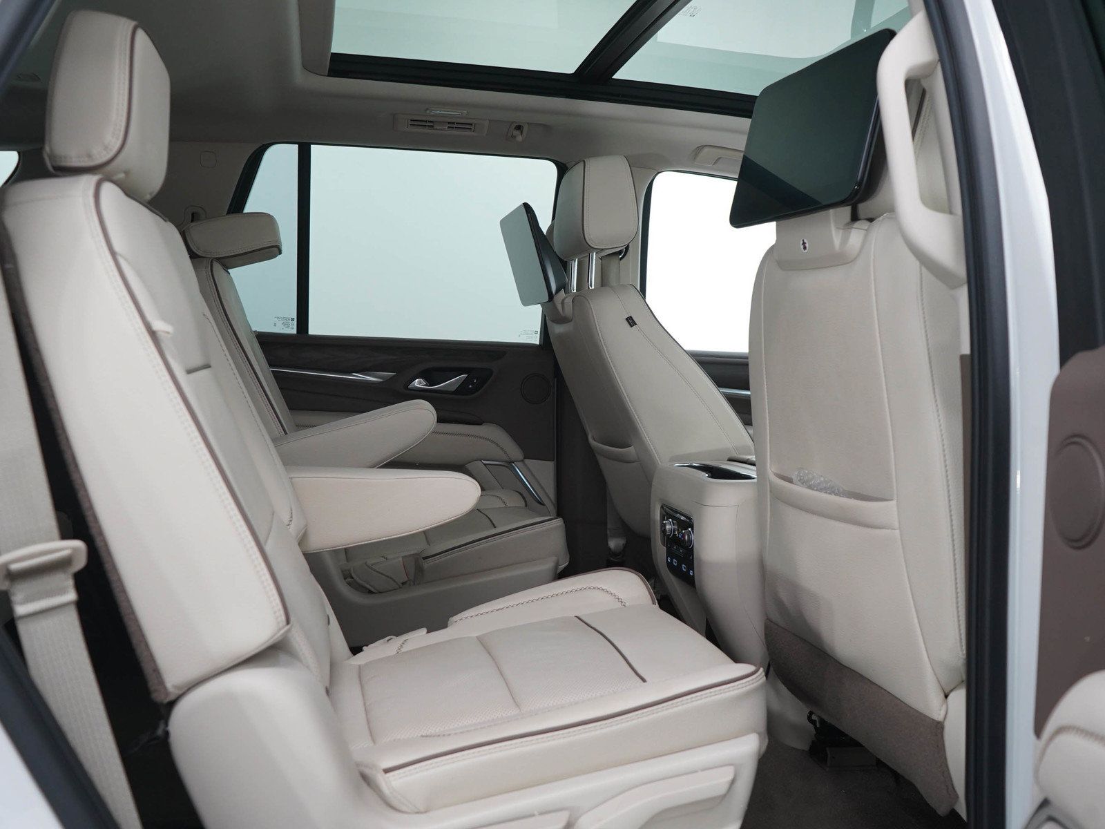 Used 2021 GMC Yukon Denali w/ Denali Ultimate Package AWD/4WD image 15