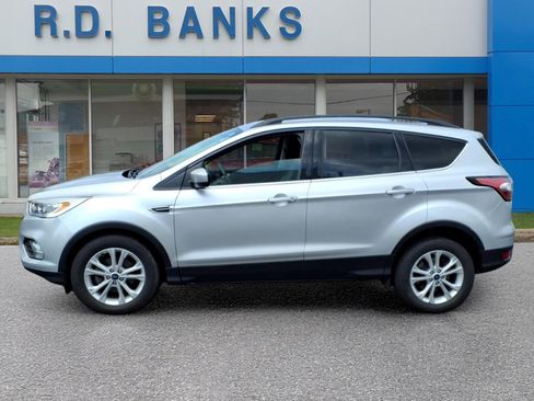 Used 2017 Ford Escape SE w/ Equipment Group 201A FWD image 2