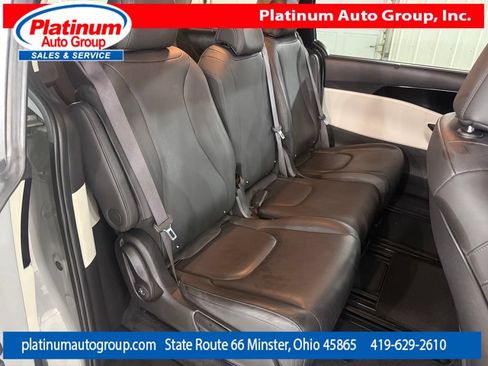 Used 2023 Kia Carnival EX FWD image 40
