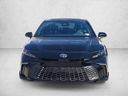 Used 2025 Toyota Camry SE image 2