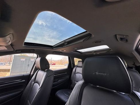 Used 2019 Buick Enclave Avenir w/ Avenir Technology Package image 40