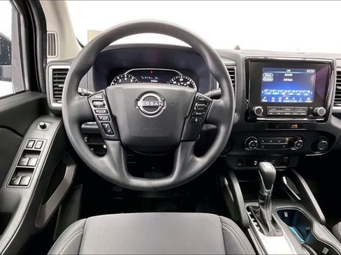 Used 2022 Nissan Frontier SV w/ Technology Package image 4