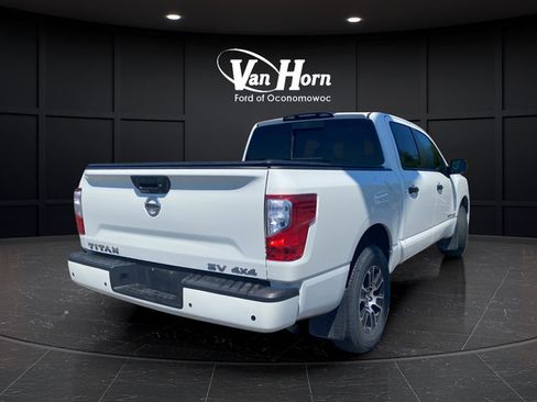 Used 2022 Nissan Titan SV AWD/4WD image 7