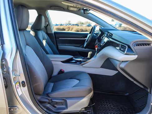Used 2019 Toyota Camry L image 16