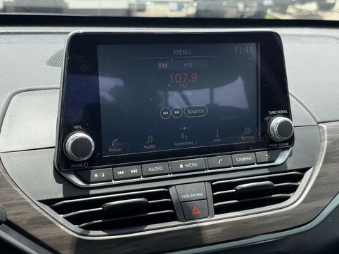Used 2025 Nissan Altima 2.5 SV FWD image 21