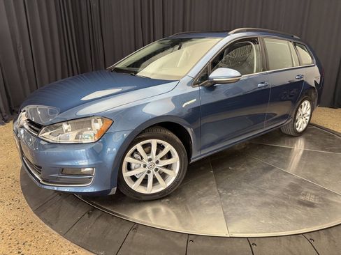 Used 2017 Volkswagen Golf SEL FWD image 2
