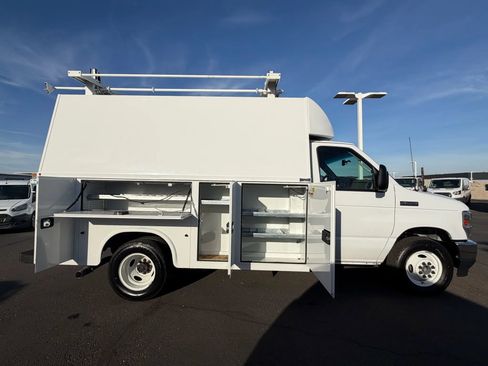 Used 2023 Ford E-350 and Econoline 350 Super Duty w/ Power Windows & Locks Group image 11