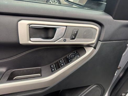 Used 2023 Ford Explorer Limited image 17