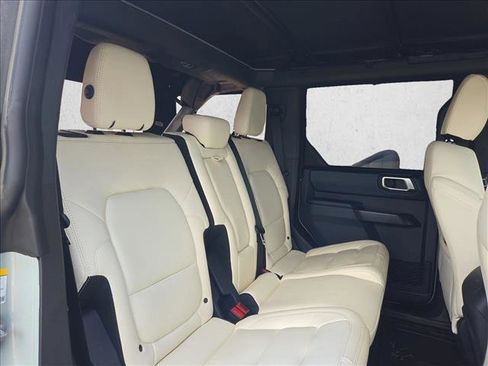 Used 2024 Ford Bronco Outer Banks AWD/4WD image 18