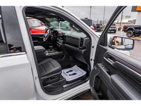 Used 2024 GMC Sierra 1500 SLT w/ SLT Premium Plus Package image 21