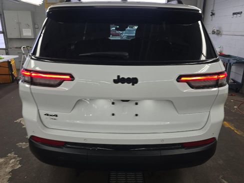 Used 2024 Jeep Grand Cherokee L Altitude AWD/4WD image 5