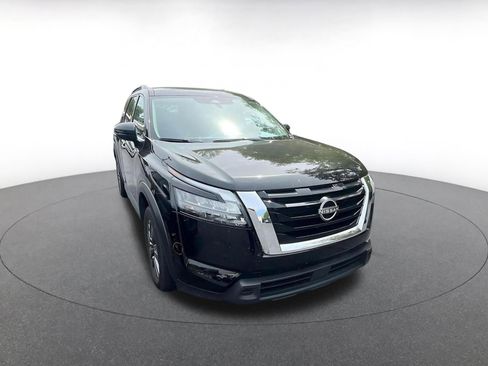 Used 2025 Nissan Pathfinder SV AWD/4WD image 4
