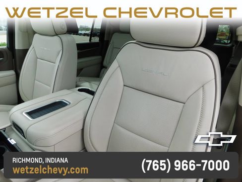 Used 2023 GMC Yukon XL Denali w/ Denali Reserve Package AWD/4WD image 17