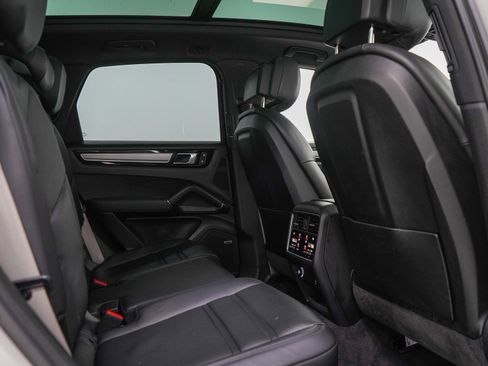 Used 2023 Porsche Cayenne Platinum Edition AWD/4WD image 12