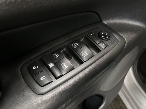 Used 2019 Jeep Grand Cherokee Altitude image 5