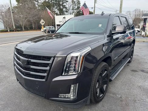Used 2016 Cadillac Escalade Premium image 3
