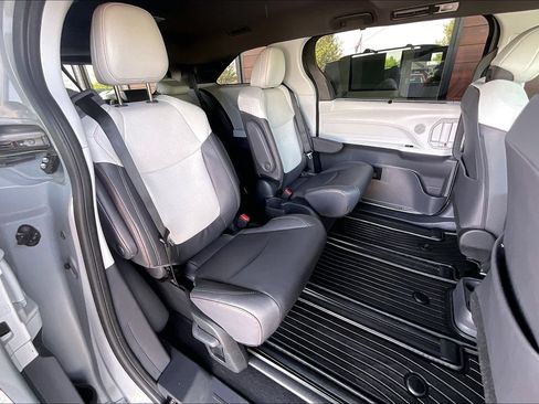 Used 2024 Toyota Sienna XSE w/ XSE Plus Package AWD/4WD image 21
