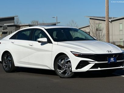 Used 2025 Hyundai Elantra Limited