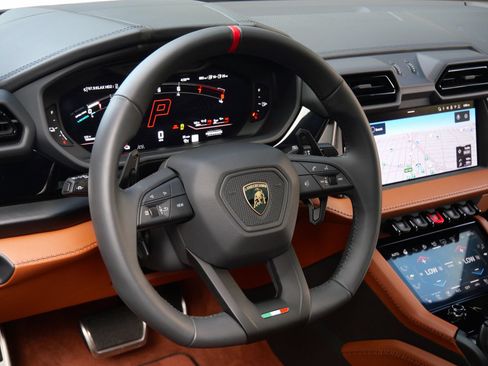 Used 2026 Lamborghini Urus S AWD/4WD image 15