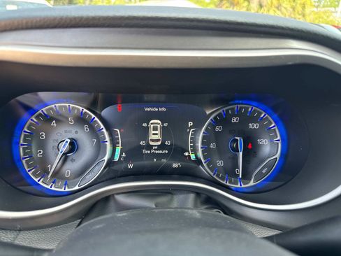 New 2025 Chrysler Pacifica Select FWD image 30