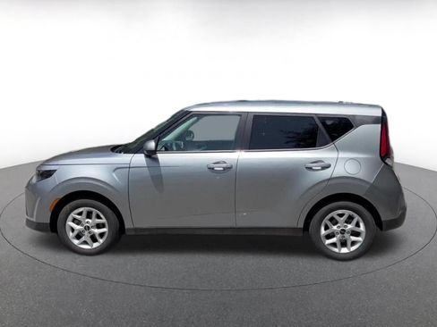 Used 2025 Kia Soul LX w/ LX Technology Package FWD image 8