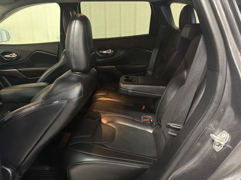 Used 2019 Jeep Cherokee Limited image 15