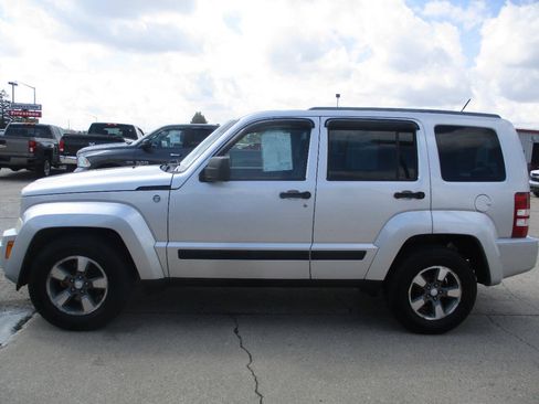 Used 2011 Jeep Liberty Sport AWD/4WD image 3