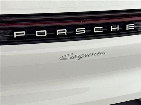 Used 2026 Porsche Cayenne AWD/4WD image 25