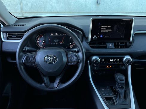 Used 2025 Toyota RAV4 XLE image 13
