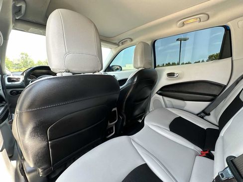 Used 2019 Jeep Compass Latitude FWD image 19