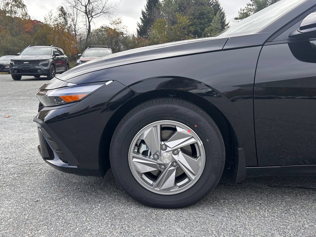 Certified 2026 Hyundai Elantra SE FWD image 11