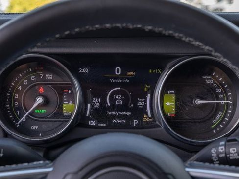 Used 2022 Jeep Wrangler Unlimited Sahara image 18