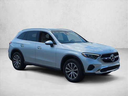 Used 2024 Mercedes-Benz GLC 300 4MATIC image 3