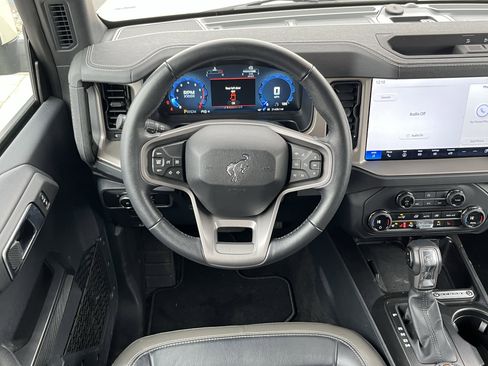Used 2025 Ford Bronco Outer Banks image 9