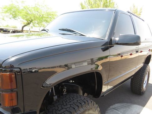 Used 1997 GMC Yukon 4WD 2-Door w/ Marketing Opt Pkg 2 image 8