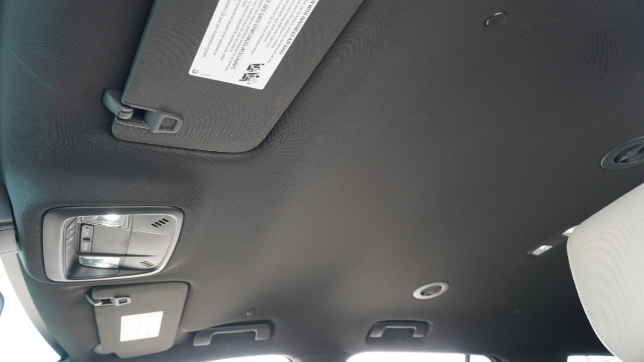 Used 2022 Chevrolet Traverse LS FWD image 21