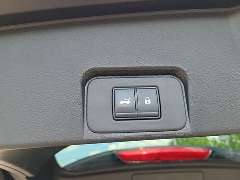 Used 2024 Nissan Rogue SV AWD/4WD image 31