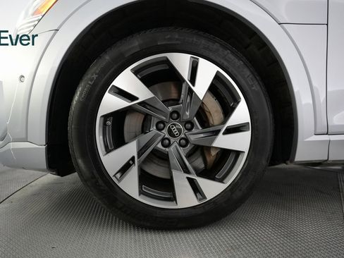 Used 2022 Audi e-tron Premium Plus image 17