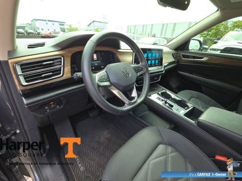 Used 2024 Volkswagen Atlas SE FWD image 12