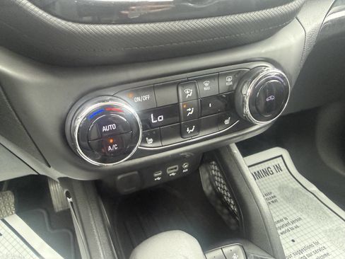 Used 2021 Chevrolet TrailBlazer LT w/ Convenience Package FWD image 29