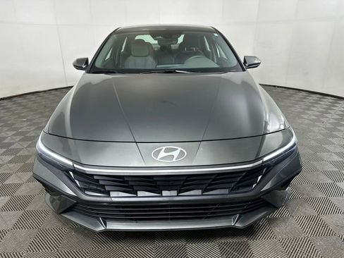 Certified 2025 Hyundai Elantra SE w/ Cargo Package image 8