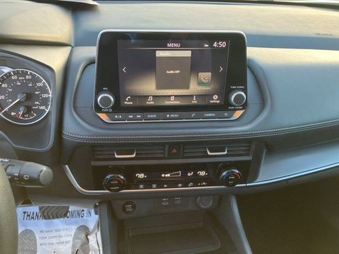 Used 2024 Nissan Rogue SV image 17