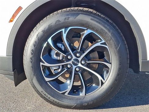 Used 2025 Lincoln Nautilus Premier w/ Equipment Group 102A image 8