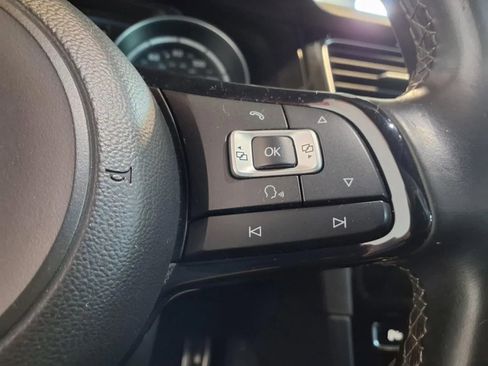 Used 2017 Volkswagen Golf R 4-Door image 21
