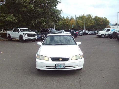 Used 2001 Toyota Camry LE w/ Value Pkg 5 FWD image 8