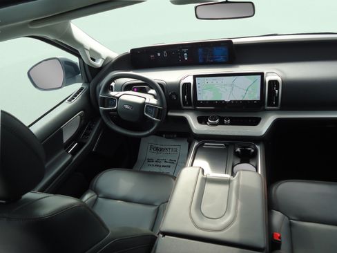 Used 2025 Ford Expedition Max Active AWD/4WD image 12