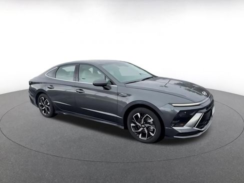 Used 2025 Hyundai Sonata SEL image 2