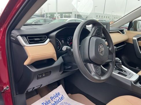 Used 2019 Toyota RAV4 LE w/ Carpet Mat Package image 9