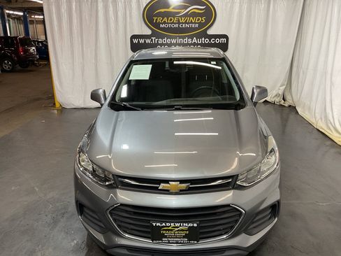 Used 2020 Chevrolet Trax LS w/ Tint and Cruise Package FWD image 3